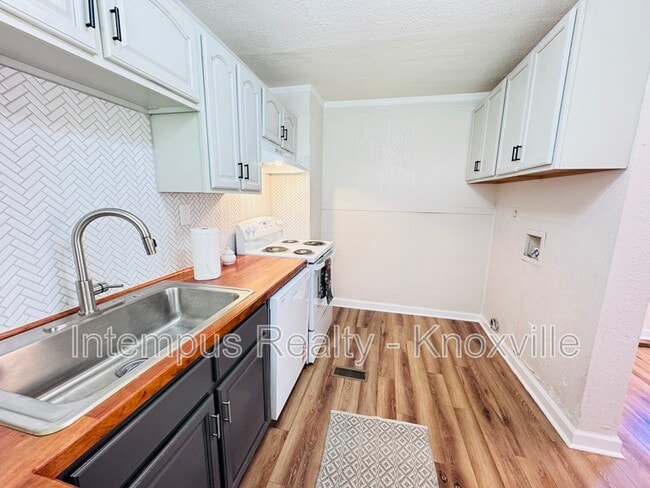 Photo - 3222 Selma Ave