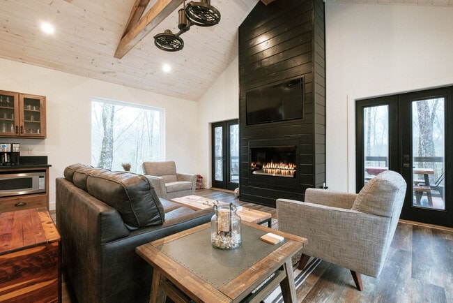 Building Photo - 372 Eagle Ridge Rd Unit ID1247178P Rental