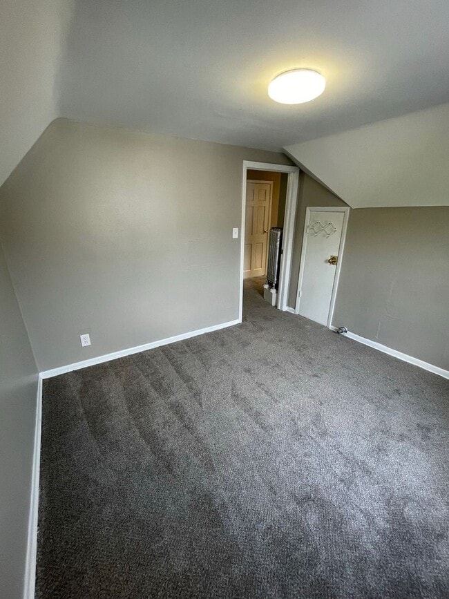 Building Photo - 743 S 24th St Rental