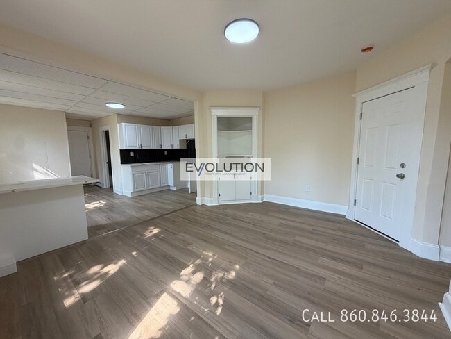 Building Photo - 906-908 Park St-2E Unit 2E