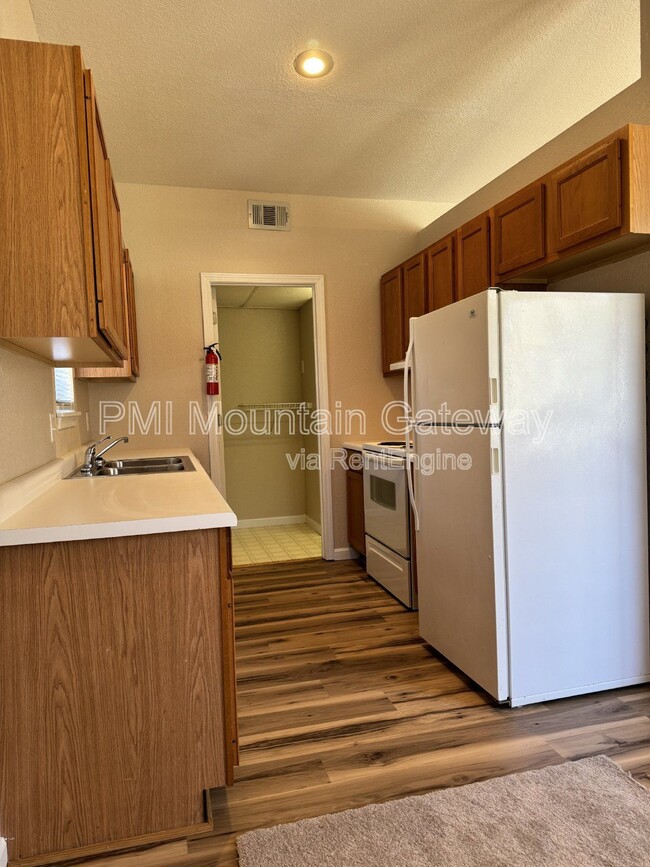 Photo - 131 Primrose Dr Unit B