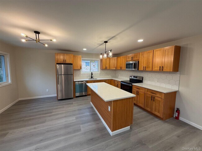 Photo - 16 Cornwall Ln