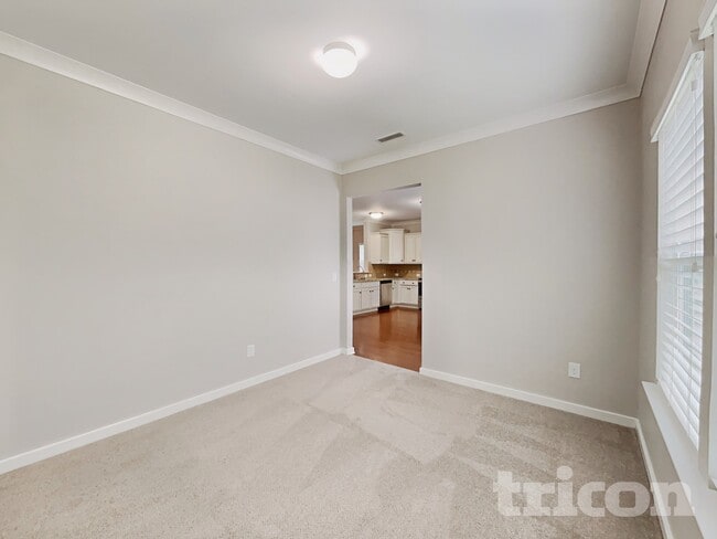 Photo - 513 Soaring St