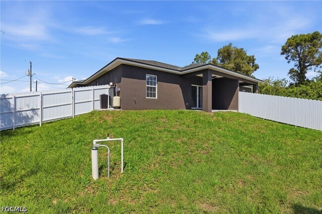 Photo - 723 Ivan Ave S