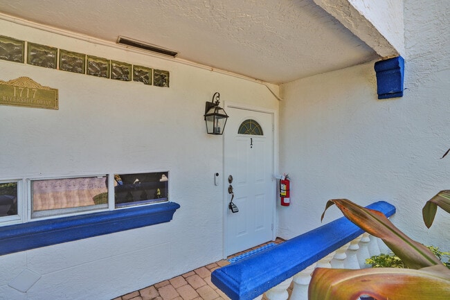 Photo - 1717 N Riverside Dr Unidad #1