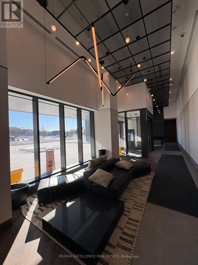 Photo - 1007 The Queensway Unité 829