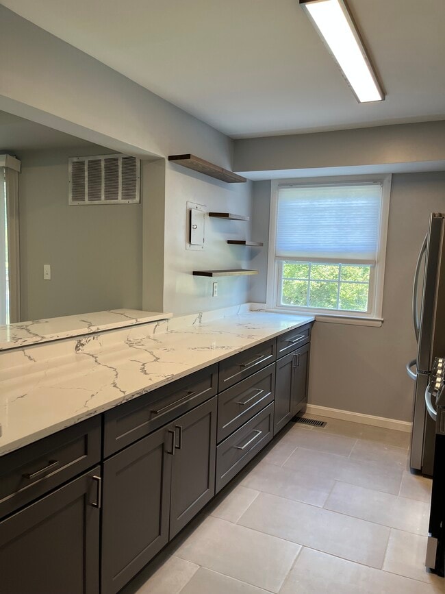 Building Photo - 317 Homeland Southway Unit 2A