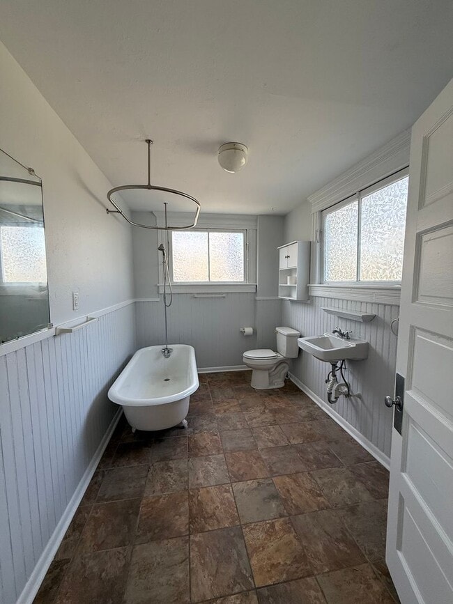 Photo - Super cool Apartment in Historic Home Near...