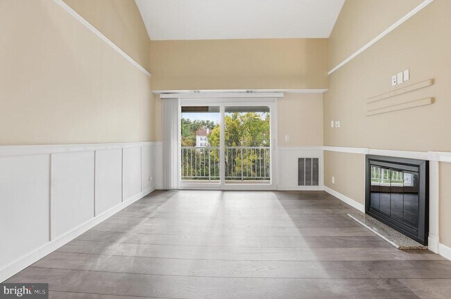 Photo - 20309 Beaconfield Terrace Unit 20309