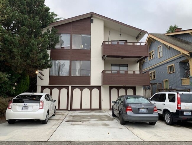 Building Photo - W55-56 Unit W55