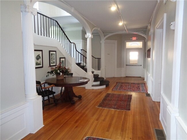 Photo - 22 W 3rd St