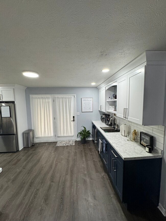 Photo - 301 Eagle Dr