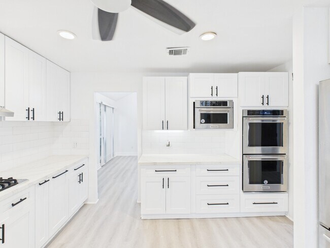 Photo - 7610 Hopewell Ln