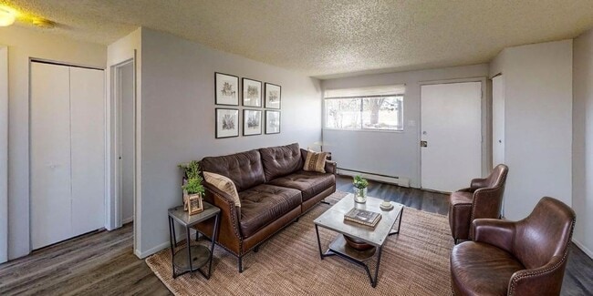 Building Photo - 1125 Chiricahua Loop Unit 3