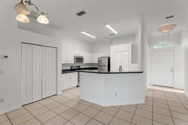 Photo - 980 Windward Way