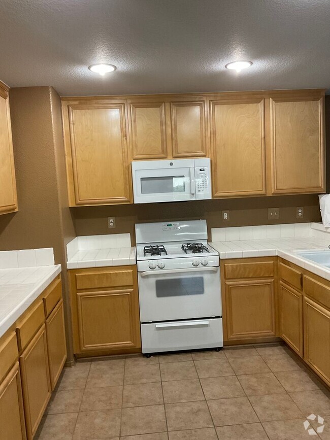 Building Photo - 3 bedroom 2 bath in Moreno Valley Rental