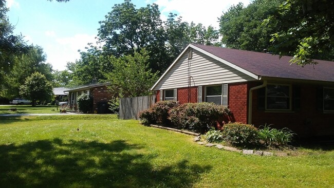 Photo - MASON,OHIO - 3 BED, 1  BATH, FAMILY ROOM  $1600  1st month rent free