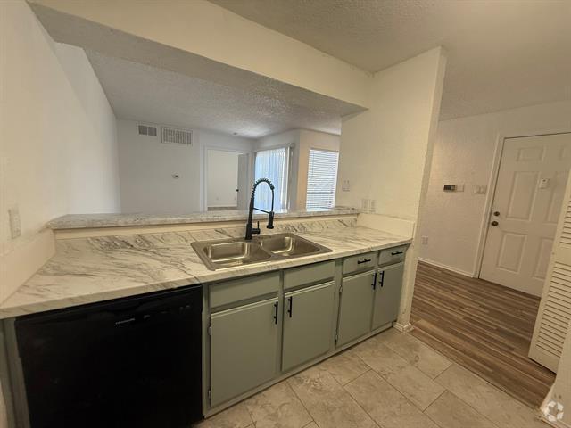 Building Photo - 9813 Walnut St Unit 302 Rental