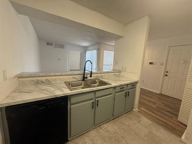 Building Photo - 9813 Walnut St Unit 302 Rental