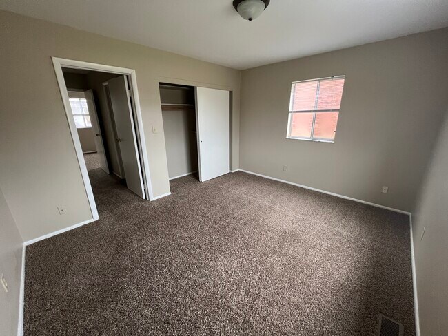 Photo - 2212 Nuttman Ave Apartments