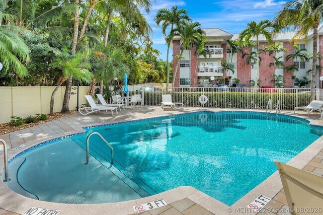 2426 SE 17th St Unit 305