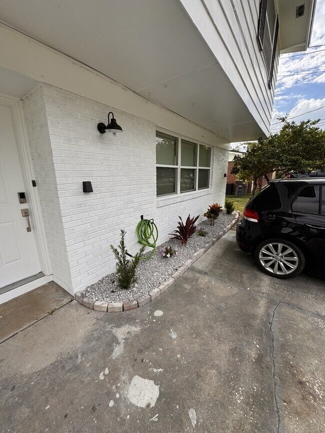 Photo - 6070 Longchamp Dr