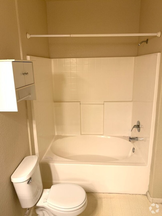 Building Photo - Gated Condo - One bedroom Upstairs - Comm...