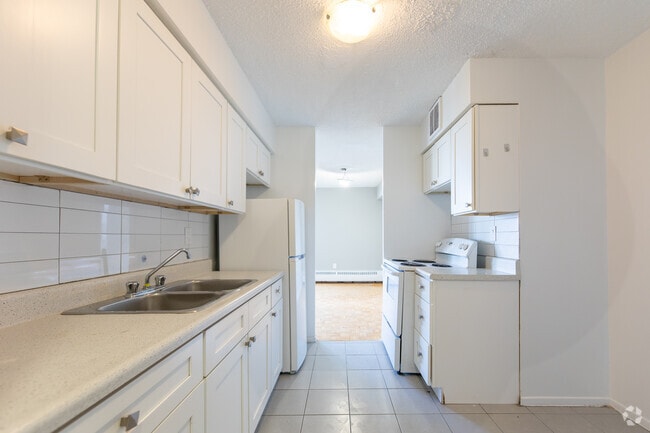1BR, 1BA - Kitchen