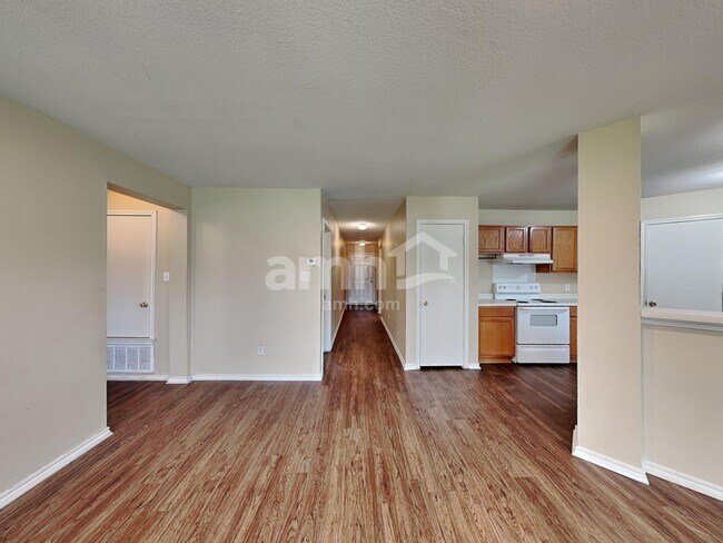 Photo - 207 Wegstrom St