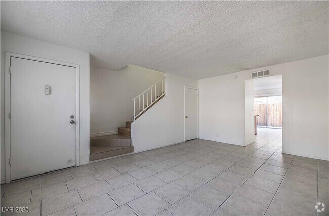 Building Photo - 5278 S Maryland Pkwy Unit B Rental