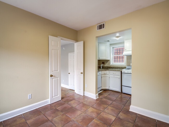 Photo - 116 12th St NE Unit 5