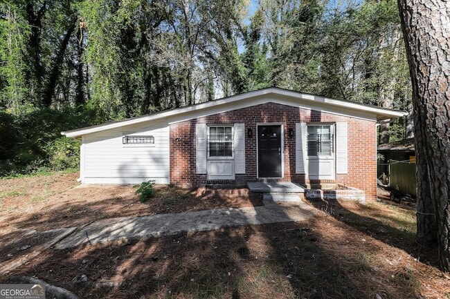 Building Photo - 210 Oak Dr SE