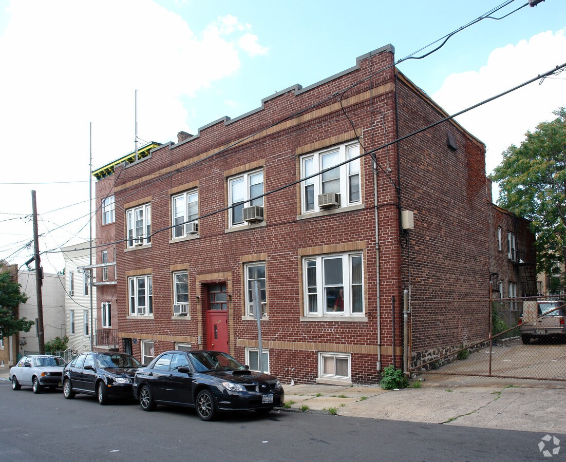 Photo - 1108 7th St Apartments