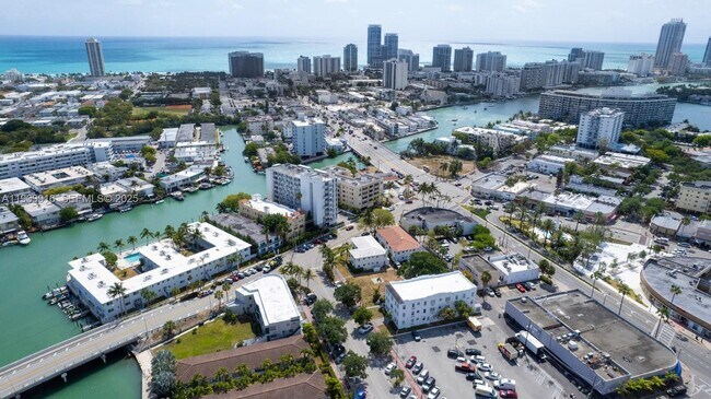 Photo - 924 Marseille Dr Unidad 8