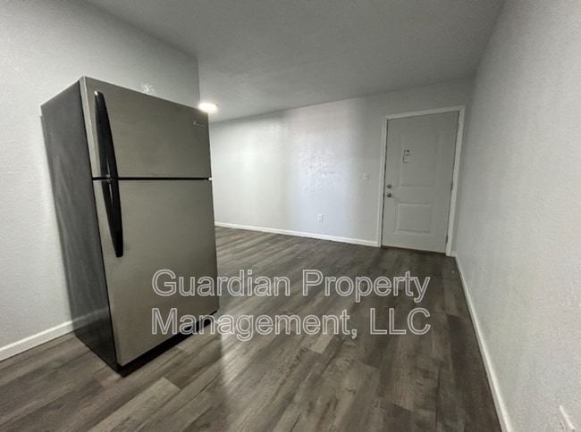 Photo - 123.5 N Main St