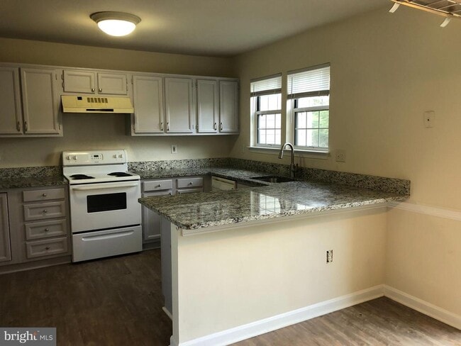 Photo - 203 Knollwood Ct