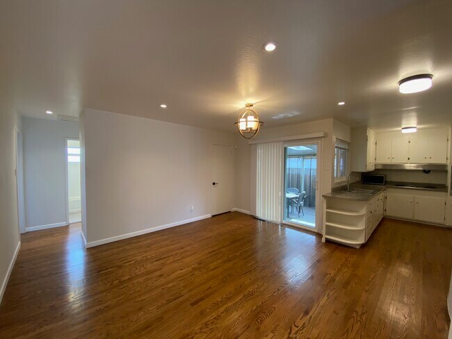 Photo - 1874 Bandoni Ave