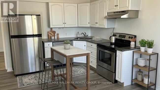 Photo - 1229 Dwyer Hill Rd
