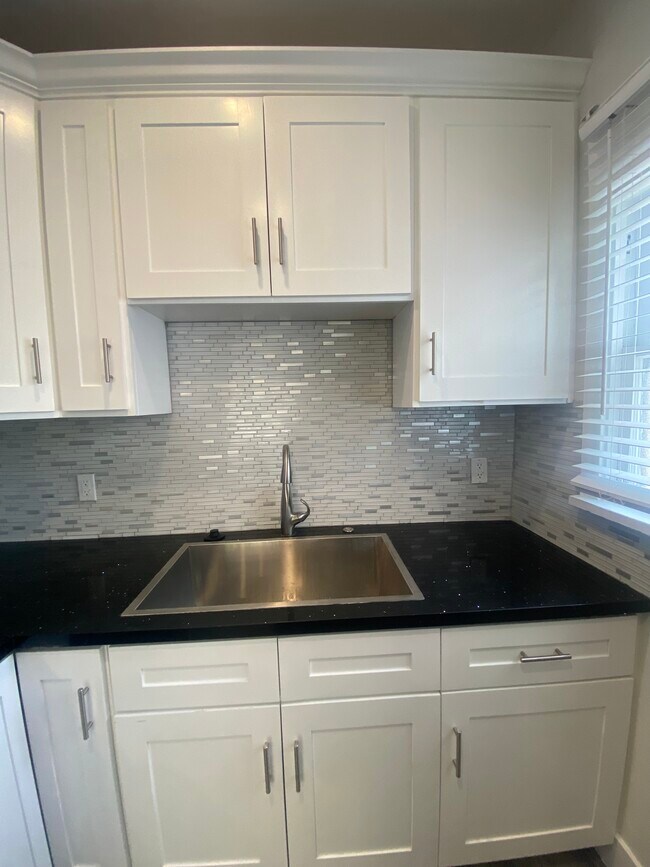 Photo - 405 W 3rd Street