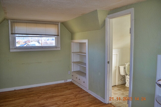 Photo - 306 2nd St NE