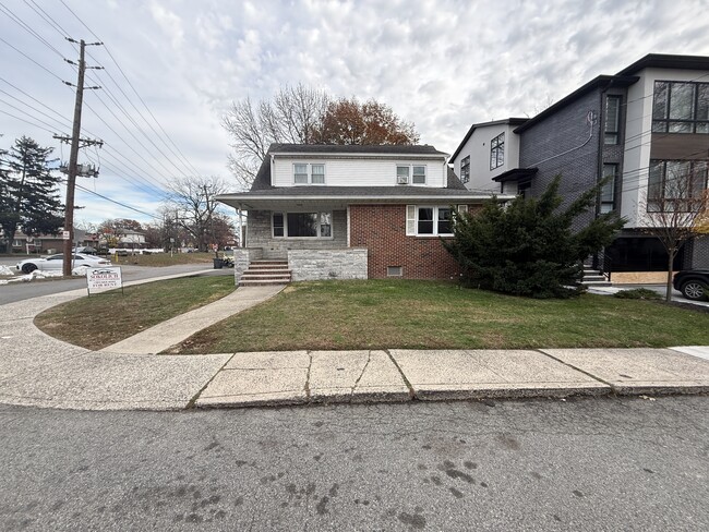 Building Photo - 822 Kingsland Ln Unit 1