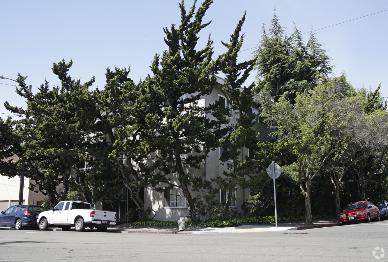 Photo - Silvergate Apartments