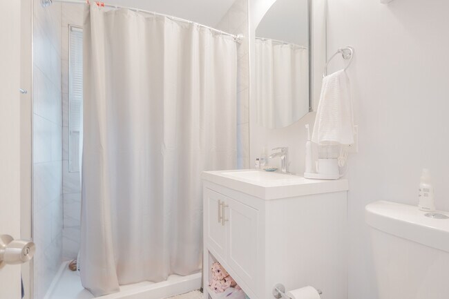 Photo - 219 Bennington St Unidad 3