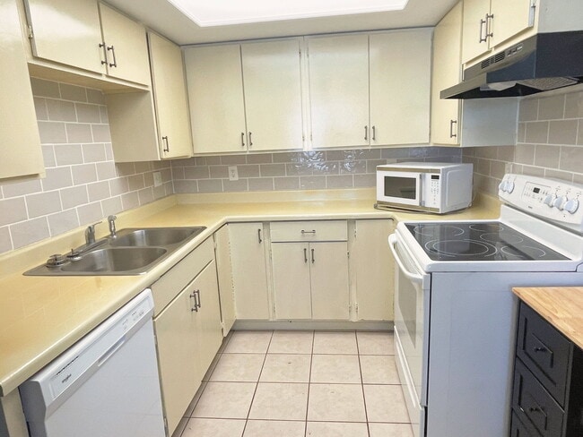 Photo - 2061 S Apache Dr