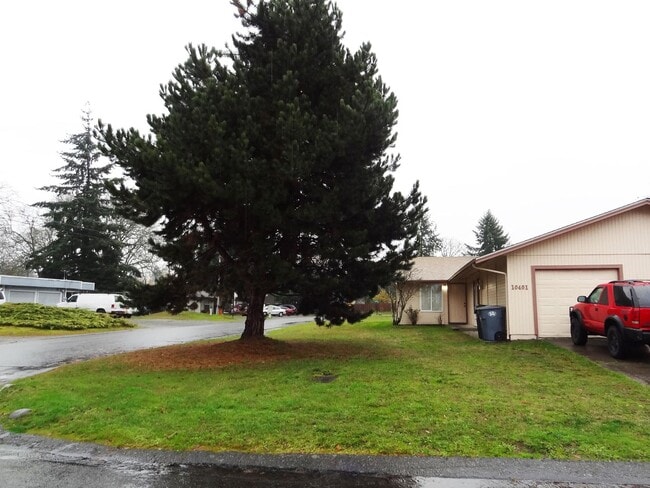 Building Photo - 3 bdrm, 1 bath, attached garage, $1795 Rent