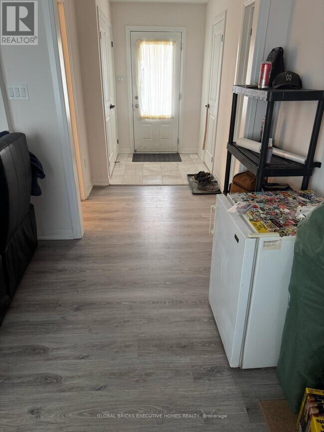 Photo - 42 Ambereen Pl