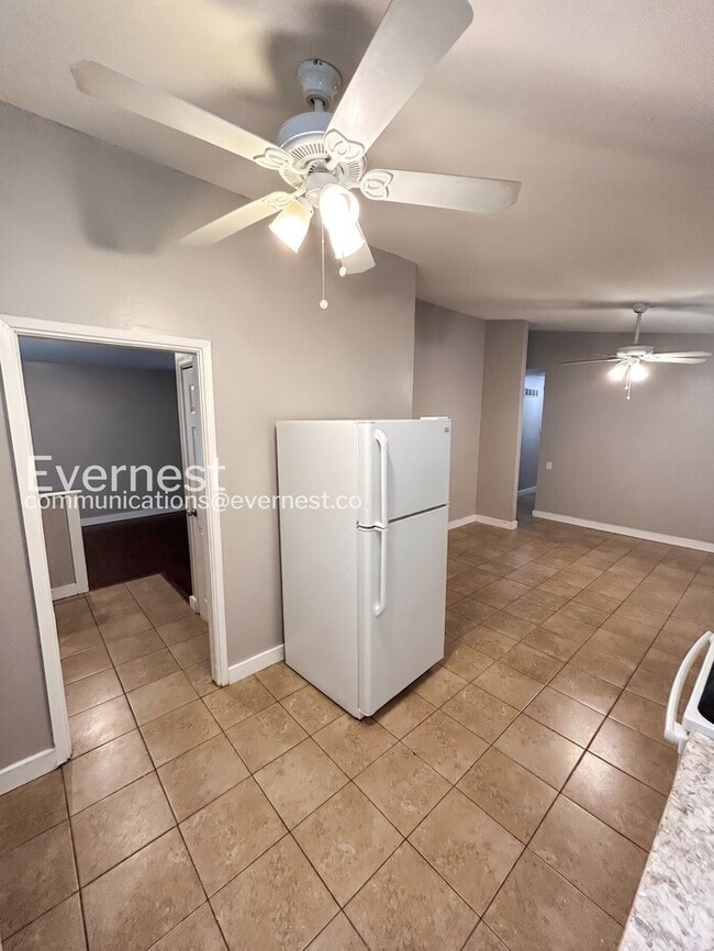 Photo - 560 Jamaica Pl