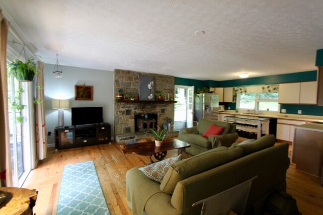 Photo - 416 Rainbow Mountain Rd