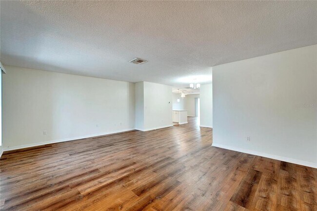 Photo - 1010 Yellowbird Pl