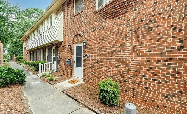 Building Photo - 627 W Front St Unit 627 D W Front St